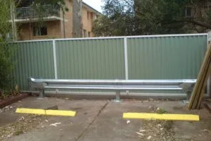 two-tone-colourbong-fence-in-car-park-1[1]